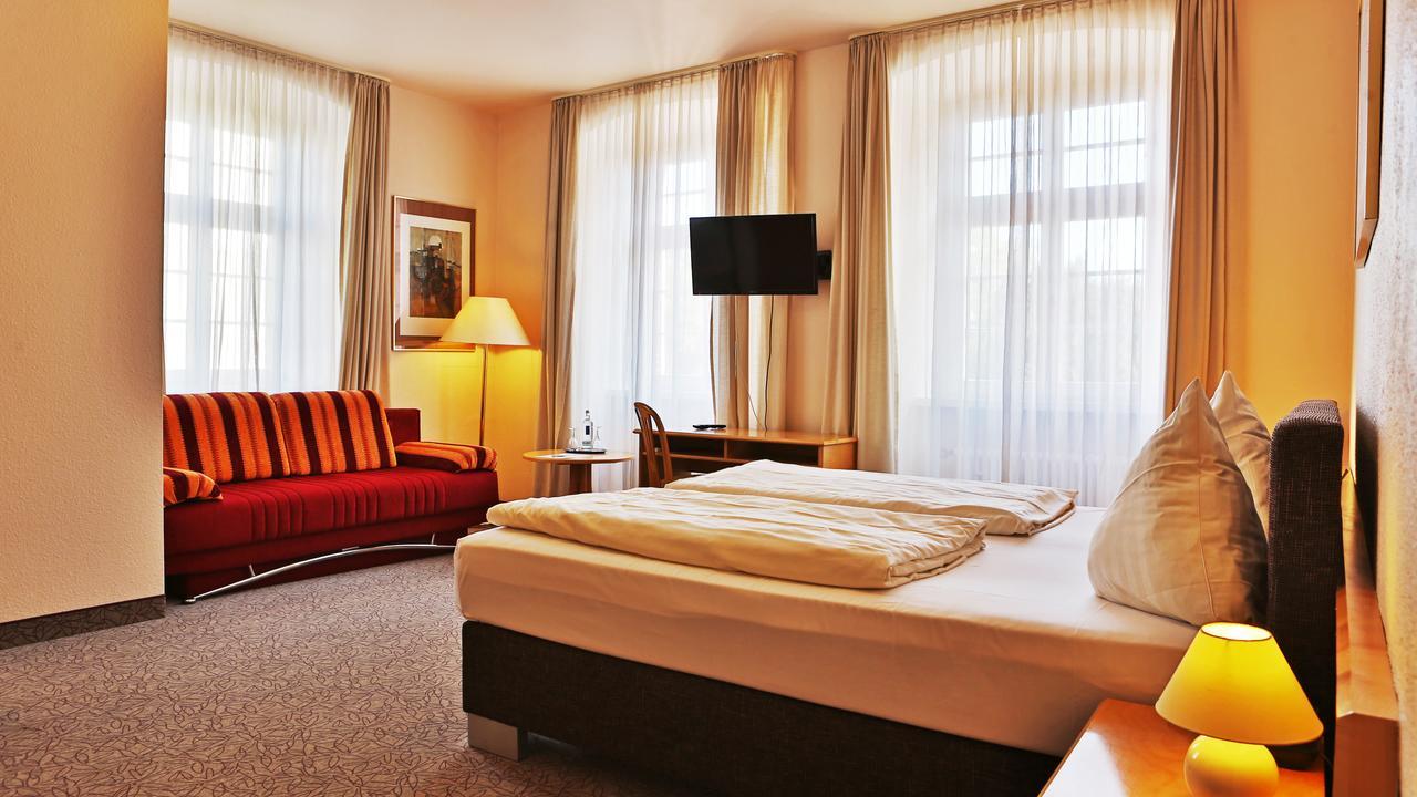 Hotel Am Schloss アルツァイ エクステリア 写真